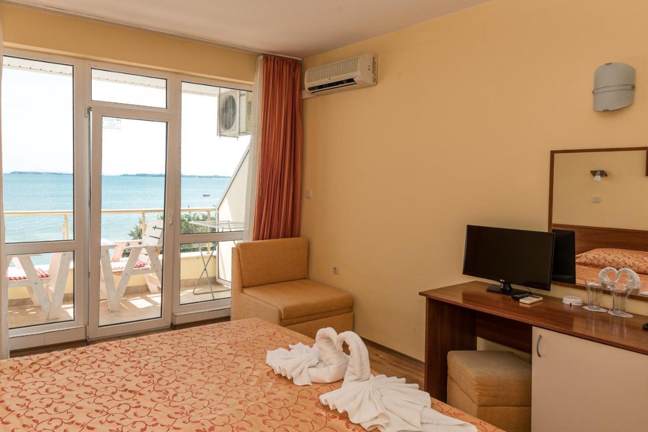 Iris Hotel 3*