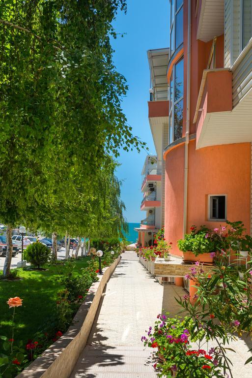 Iris Hotel 3*